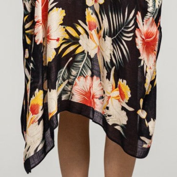 Tropical Garden Kimono - Floral & Leaf Print on Lightweight Silky Material - Picture 6 of 7